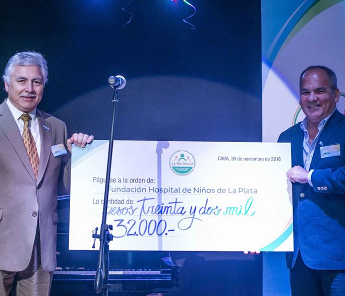Donación a la Fundación de Niños (2016)